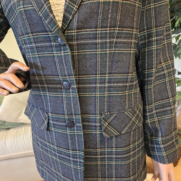 David N Grey & White Wool Plaid Woman's Suit Size 8 - Picture 3 of 10
